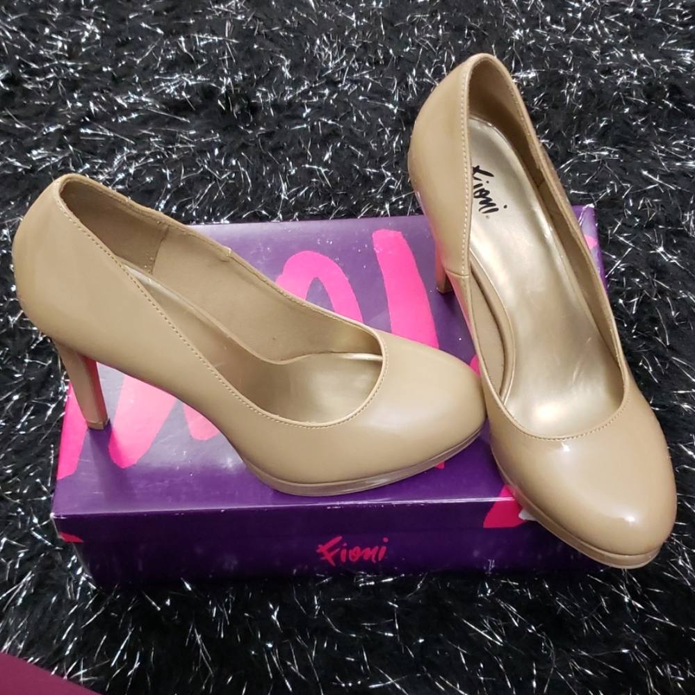 Fioni Nude pump sz9!